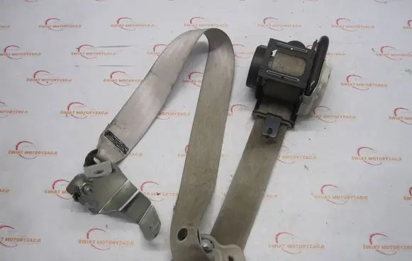 Nissan Leaf I (ZE0) Front seatbelt 618538022B