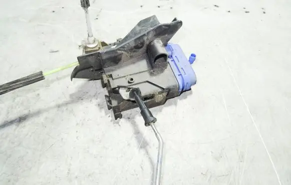 Audi A4 S4 B5 8D Rear door lock 8D0839015A