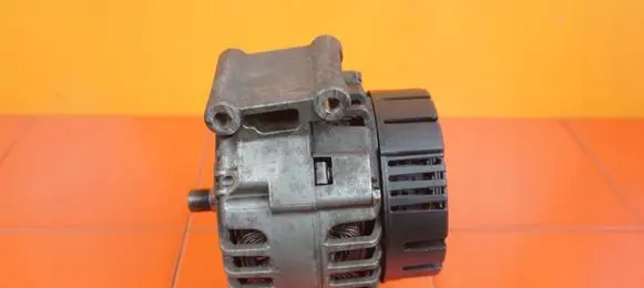 Audi A4 S4 B7 8E 8H Generator/alternator 06D903016A BWE
