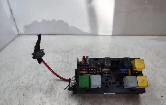Mercedes-Benz ML W164 Fuse module A1645403572