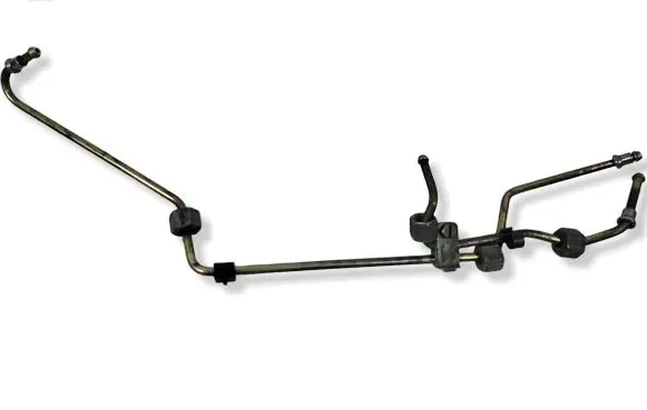Volkswagen Tiguan Fuel injector supply line/pipe 