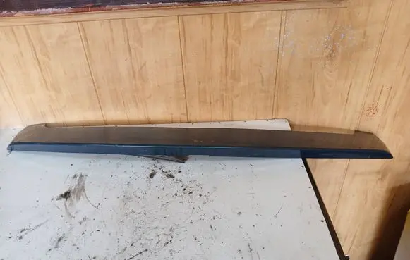 Tailgate/trunk spoiler
