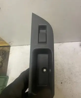 Suzuki Swift I Electric window control switch 8376763J0