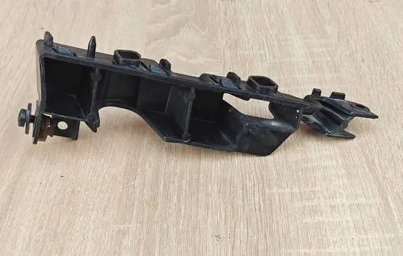 Front bumper mounting bracket