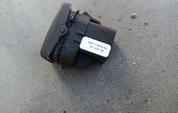 Ford Focus Wing mirror switch 5M5T-17B676-AA