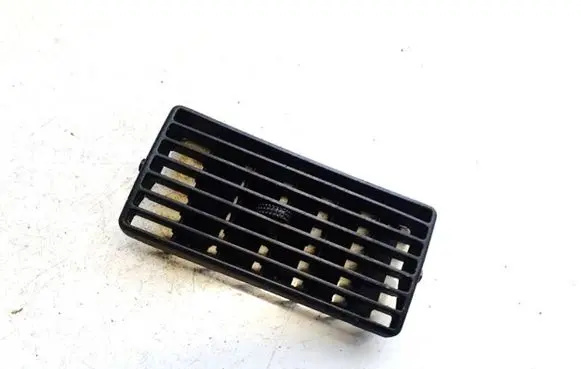 Volkswagen Golf IV Dash center air vent grill