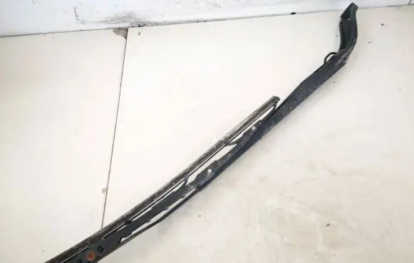 Chevrolet Captiva Front wiper blade arm