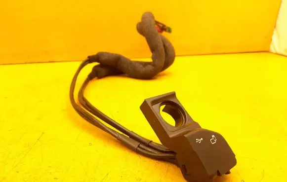 Mercedes-Benz GLE W167 USB socket connector A1678209500