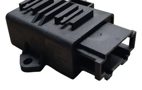 Volkswagen PASSAT B6 Seat heating relay 1K0959772