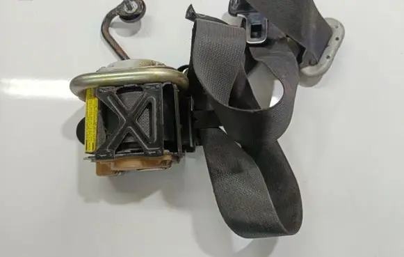 Toyota Corolla E120 E130 Front seatbelt C9ST077