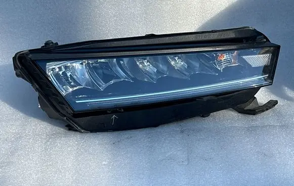 Skoda Octavia Mk4 Headlight/headlamp 5E4941016 030111823200 LE18A6418