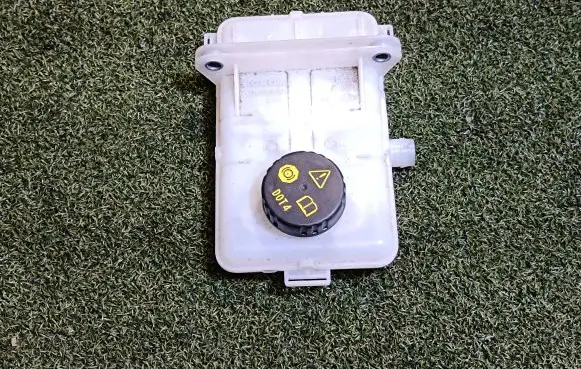 Brake fluid reservoir