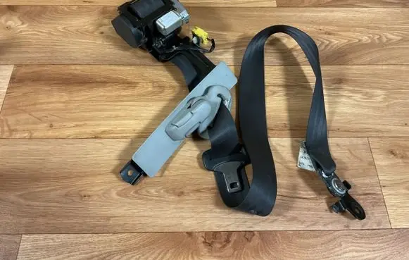 Honda FR-V Front seatbelt 0436135 6090763