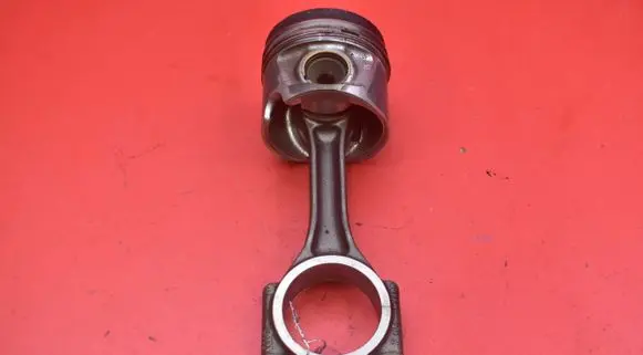 Volkswagen Golf IV Piston 