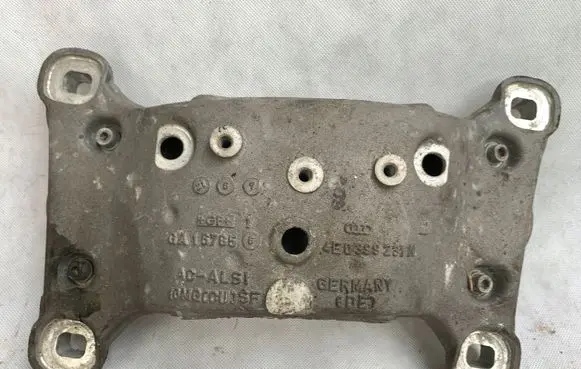 Audi A8 S8 D3 4E Gearbox mounting bracket 4E0399231N