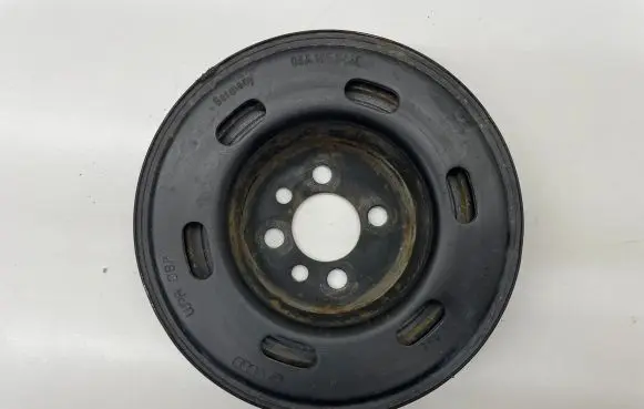 Volkswagen PASSAT B6 Crankshaft pulley 06A105243E