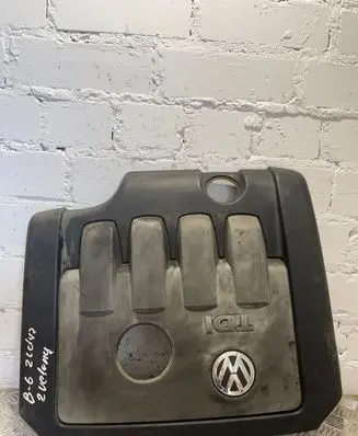Volkswagen PASSAT B6 Engine cover (trim) 03G103925BP