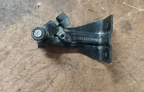 Chrysler Town u0026 Country V Sliding door upper roller guide/hinge 05020899AD