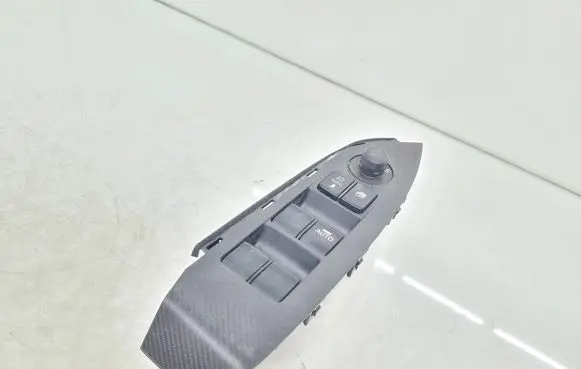 Mazda CX-3 Electric window control switch DH8T66350
