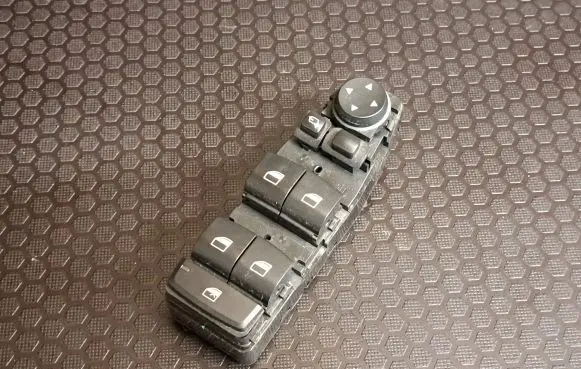 BMW 5 F10 F11 Electric window control switch 9179913