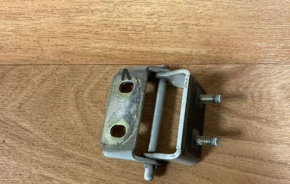 Ford Mondeo Mk III Tailgate/trunk/boot hinge 