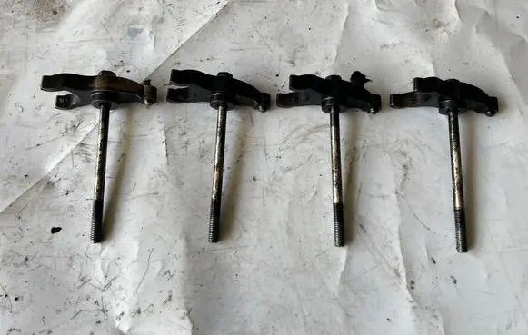 Toyota Land Cruiser (J120) Fuel Injector clamp holder