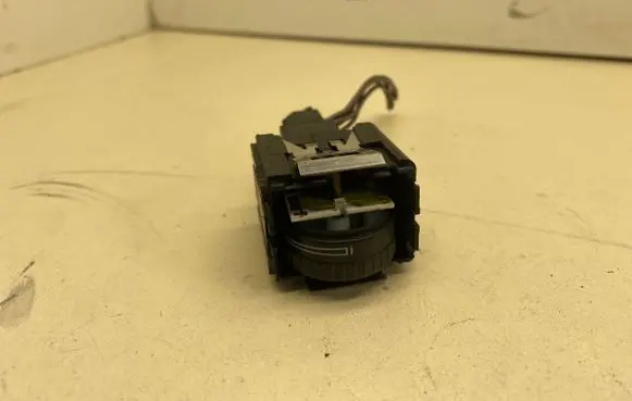 Volkswagen PASSAT CC Headlight level height control switch 8L0971883