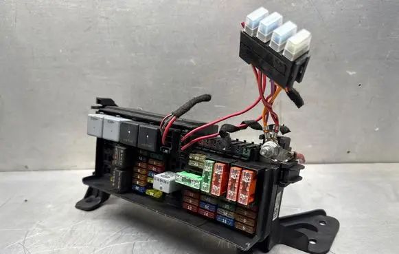 Mercedes-Benz ML W164 Fuse module A1645451740