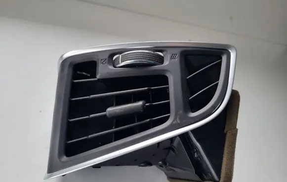 Ford Kuga II Dashboard side air vent grill/cover trim