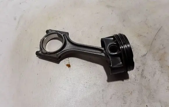 Volvo XC60 Piston with connecting rod 32213693