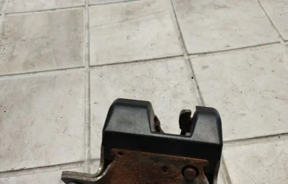 Opel Astra G Tailgate/trunk/boot lock/catch/latch 90563999
