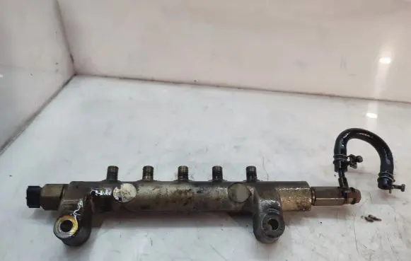 Nissan X-Trail T30 Fuel main line pipe