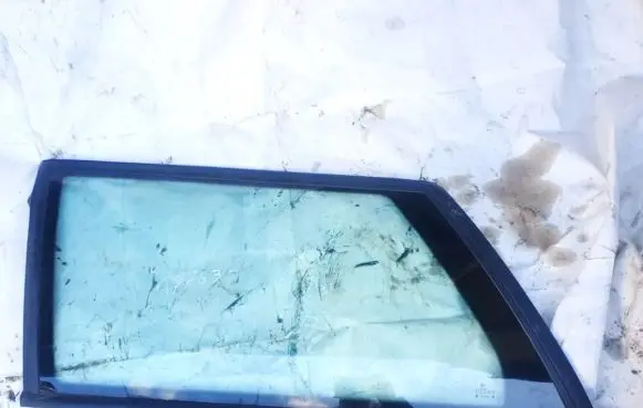 Volkswagen PASSAT B4 Rear side window