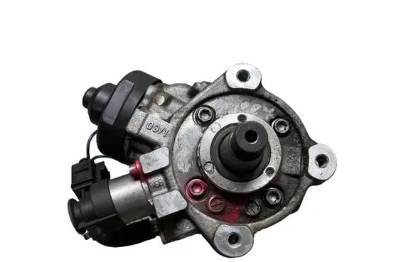 Volkswagen PASSAT B7 Fuel injection high pressure pump 03L130755H 4D0971992 0928400706