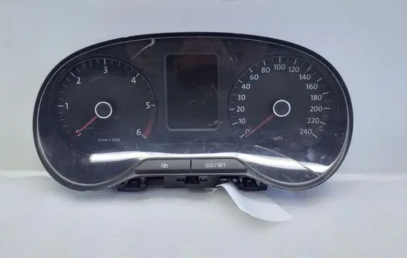 Volkswagen Polo V 6R Speedometer (instrument cluster) 6R0920861G
