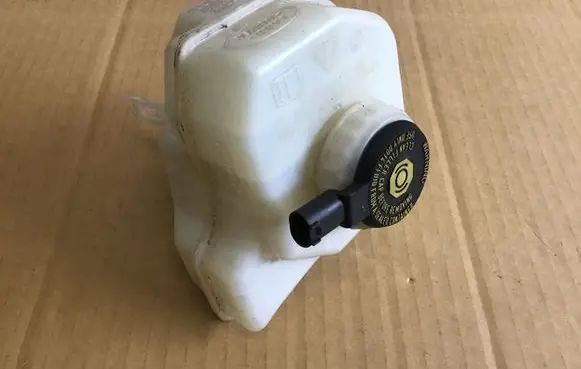 Land Rover Range Rover Sport L494 Brake fluid reservoir 32669621