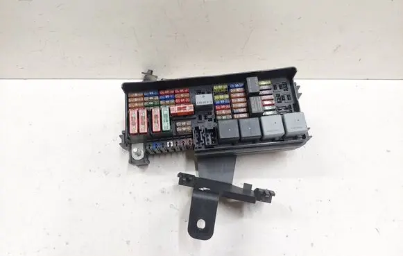 Mercedes-Benz R W251 Fuse module A1645403072 13607554 YAP29291