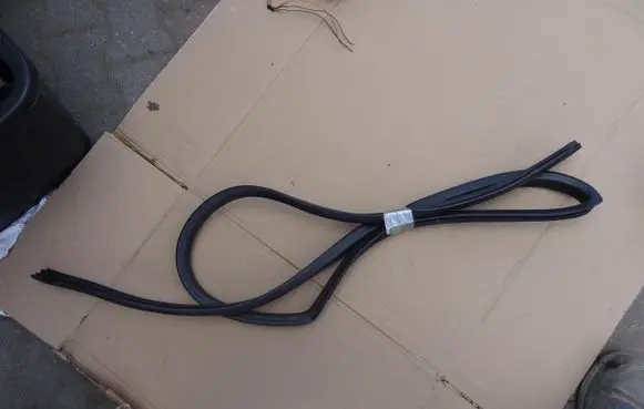 Suzuki Grand Vitara II Rubber seal rear door 
