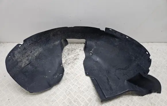Front wheel arch liner splash guards