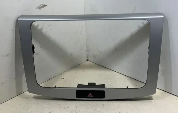 Volkswagen PASSAT CC Radio/GPS head unit trim 3AA858069