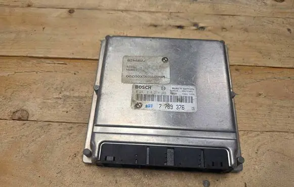 BMW 5 E39 Engine control unit/module 7789376