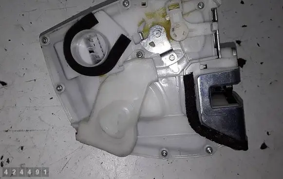 Suzuki SX4 Rear door lock
