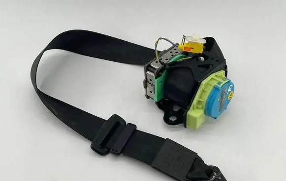 Audi TT TTS Mk2 Front seatbelt 8J7857706D