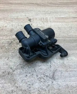 BMW 5 E60 E61 Coolant heater control valve 6920226 1147412174 60614