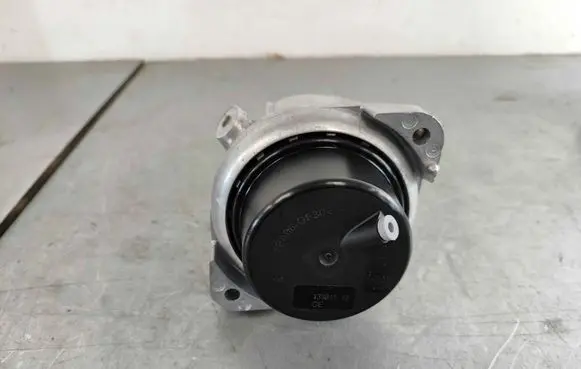 BMW 3 E90 E91 Engine mount bracket 22116773248 22114038372 6773248