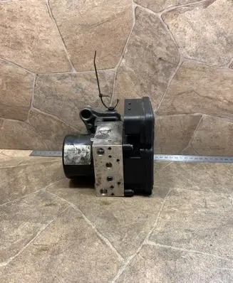 Mercedes-Benz C W204 ABS Pump A2049012400