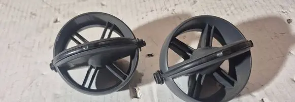 Toyota Yaris Dash center air vent grill 