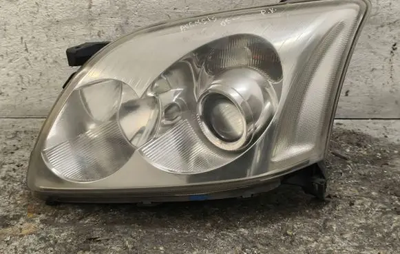 Toyota Avensis T250 Headlight/headlamp