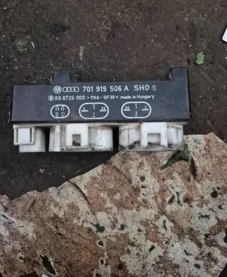 Volkswagen Sharan Coolant fan relay 701919506A 898726000