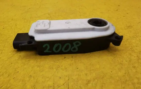 Peugeot 2008 II Radiator active air flap actuator 5877R1001A